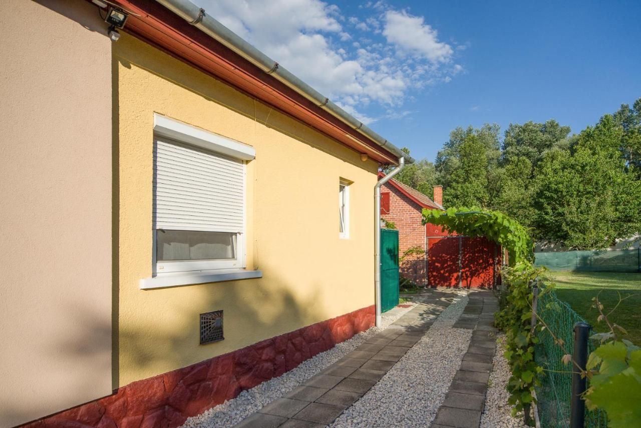 Apartman Kuckoval Appartamento Balatonföldvár Esterno foto